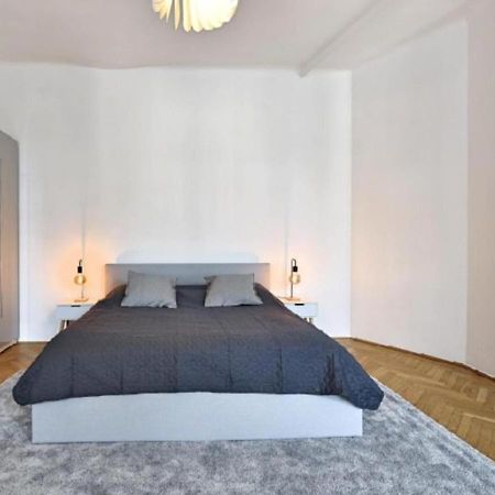 Apartamento Luxurious, 2 Min To Casino And Roemertherme Baden Exterior foto
