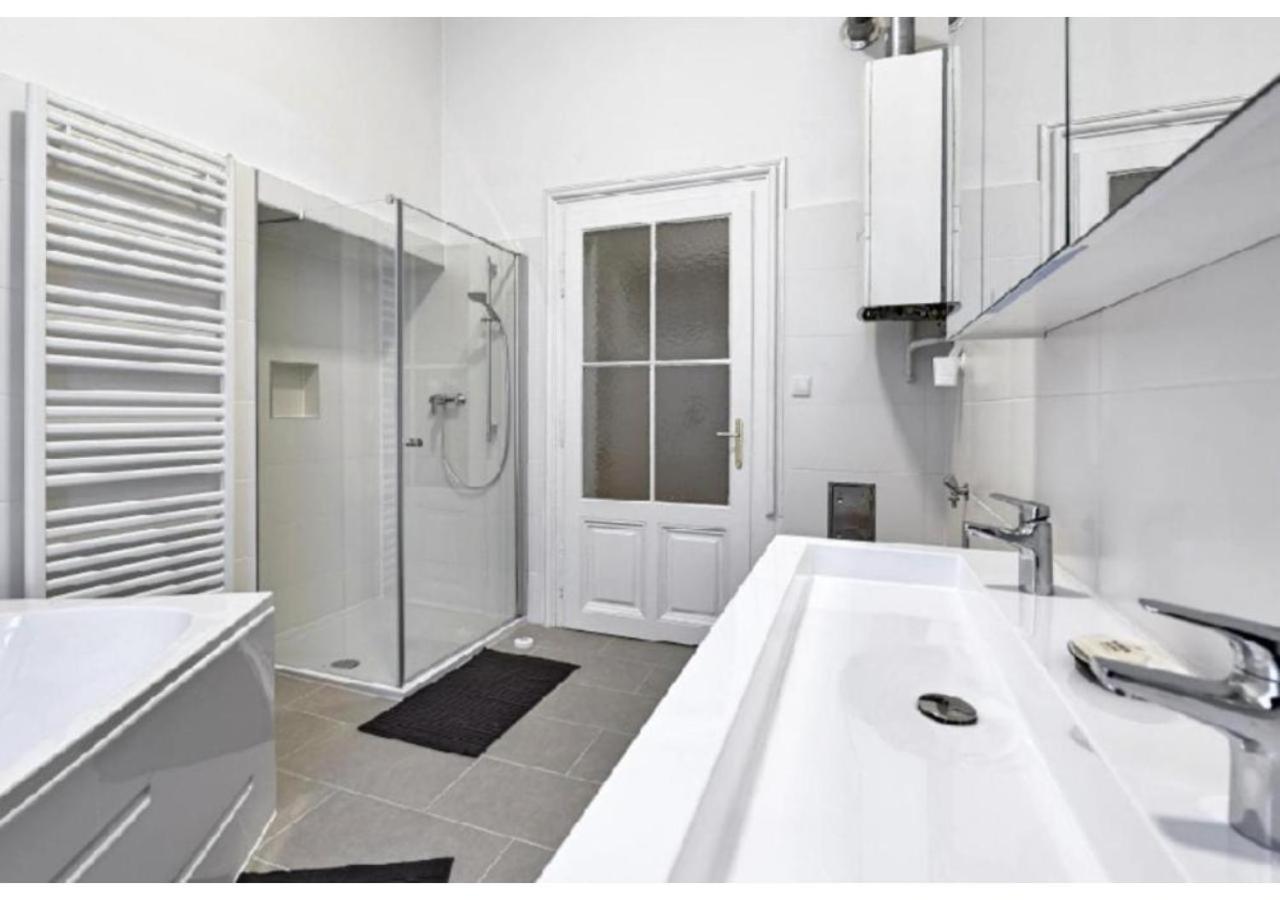 Apartamento Luxurious, 2 Min To Casino And Roemertherme Baden Exterior foto