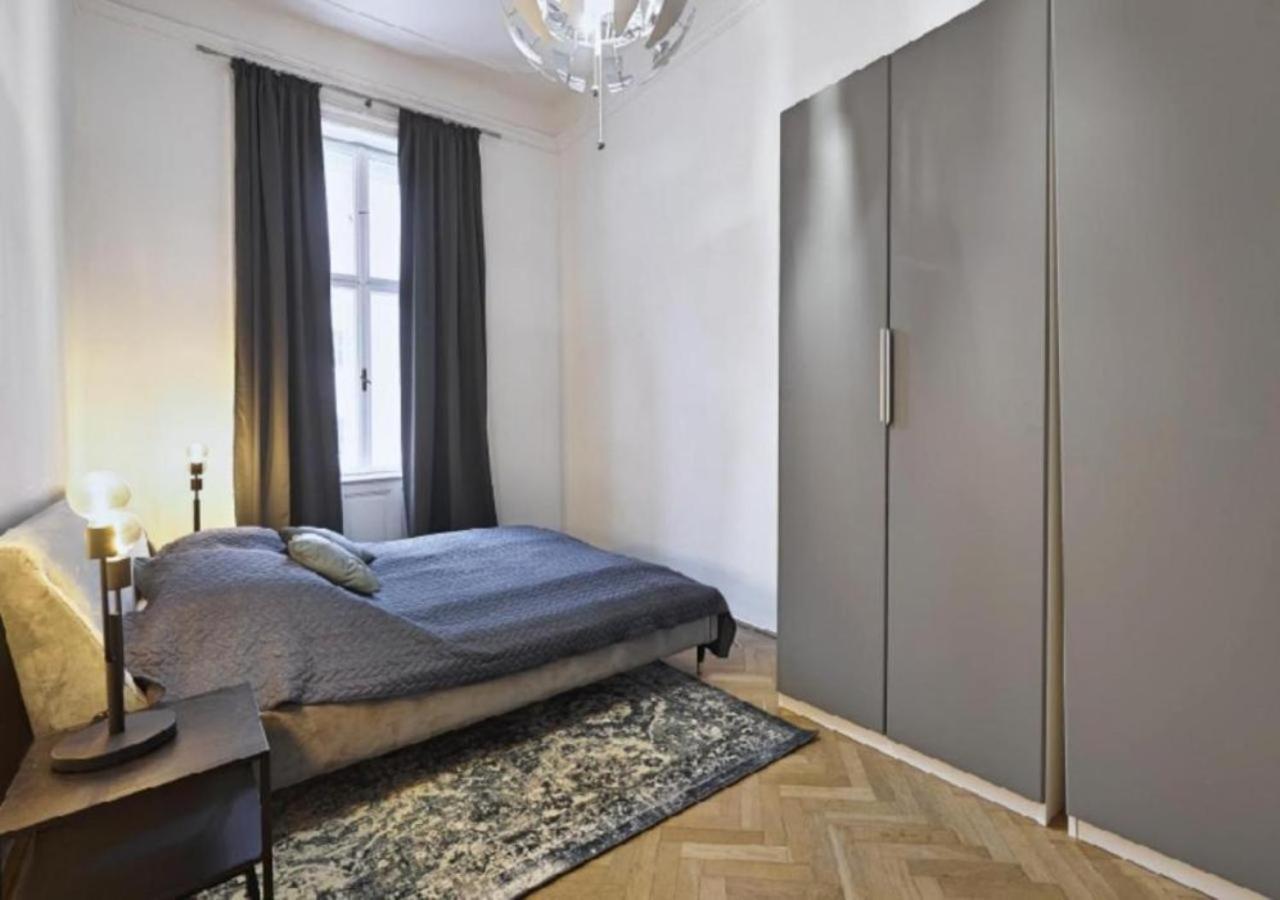 Apartamento Luxurious, 2 Min To Casino And Roemertherme Baden Exterior foto
