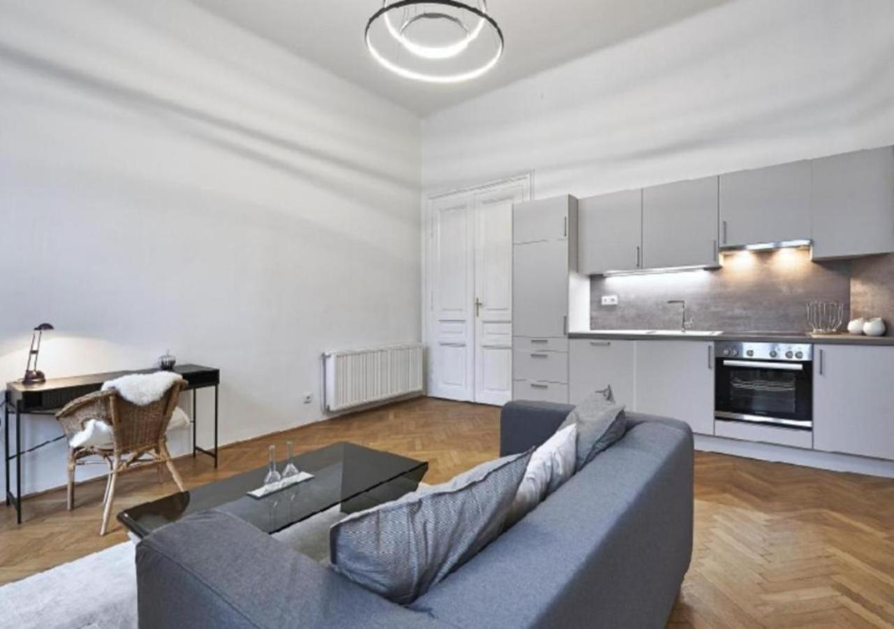 Apartamento Luxurious, 2 Min To Casino And Roemertherme Baden Exterior foto