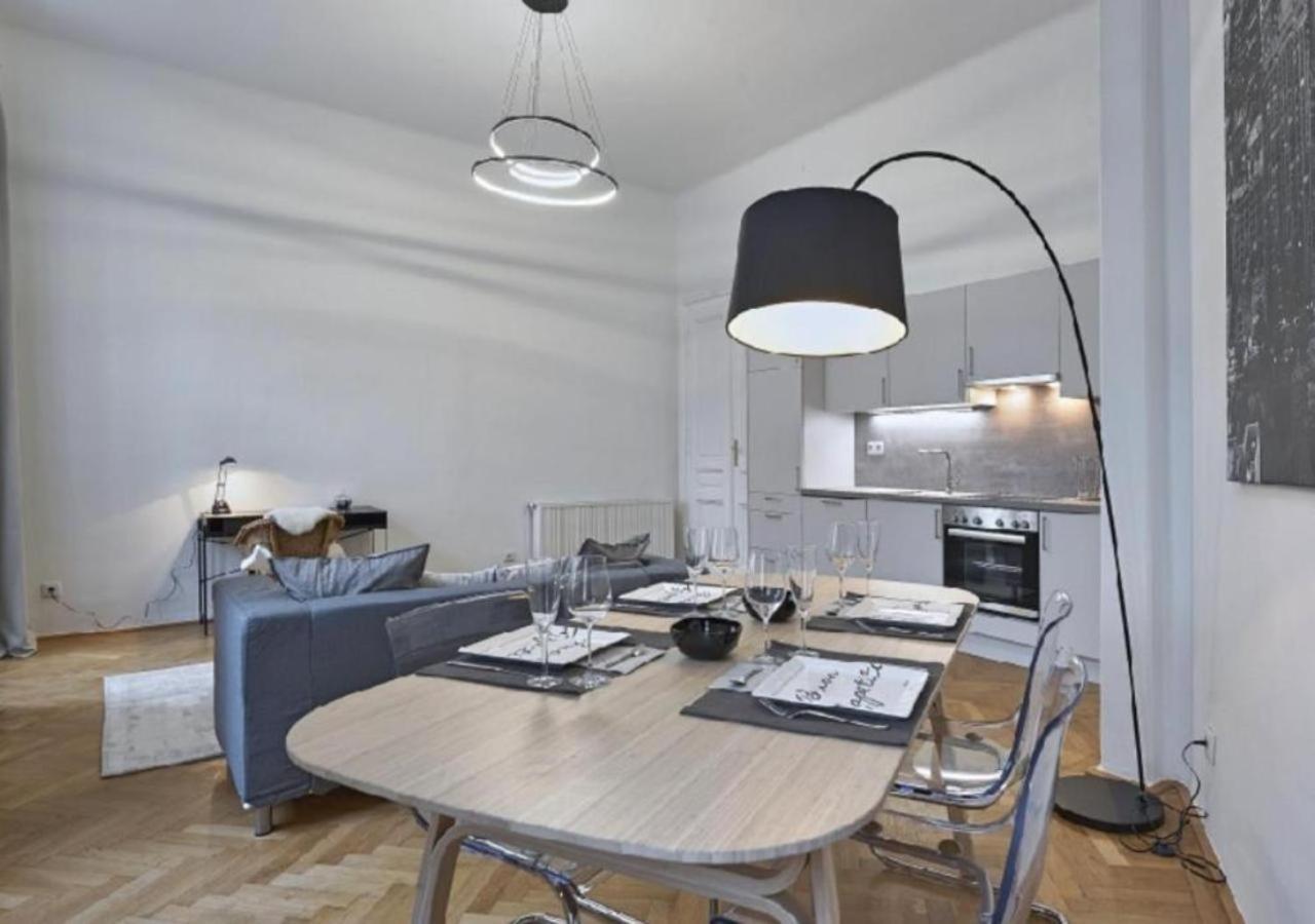 Apartamento Luxurious, 2 Min To Casino And Roemertherme Baden Exterior foto