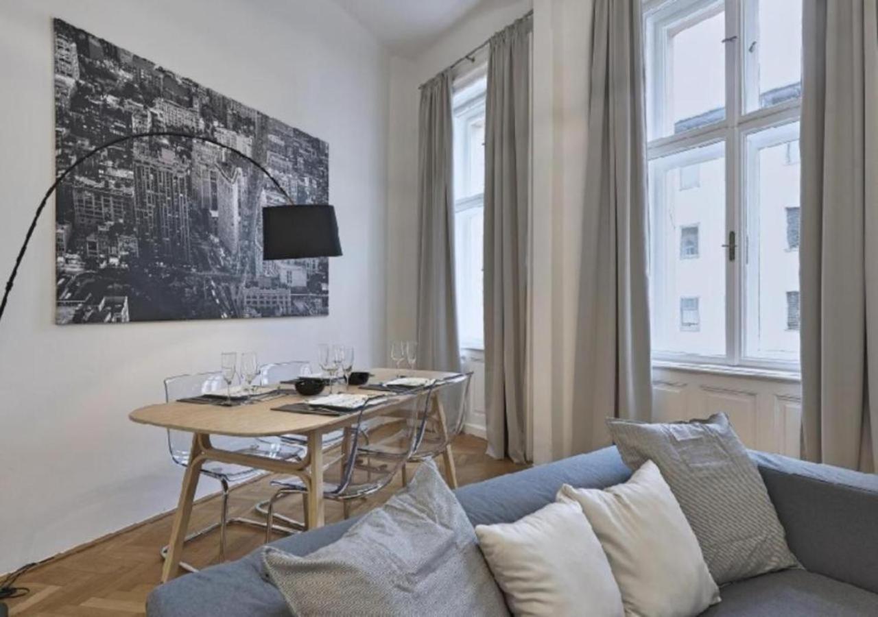 Apartamento Luxurious, 2 Min To Casino And Roemertherme Baden Exterior foto
