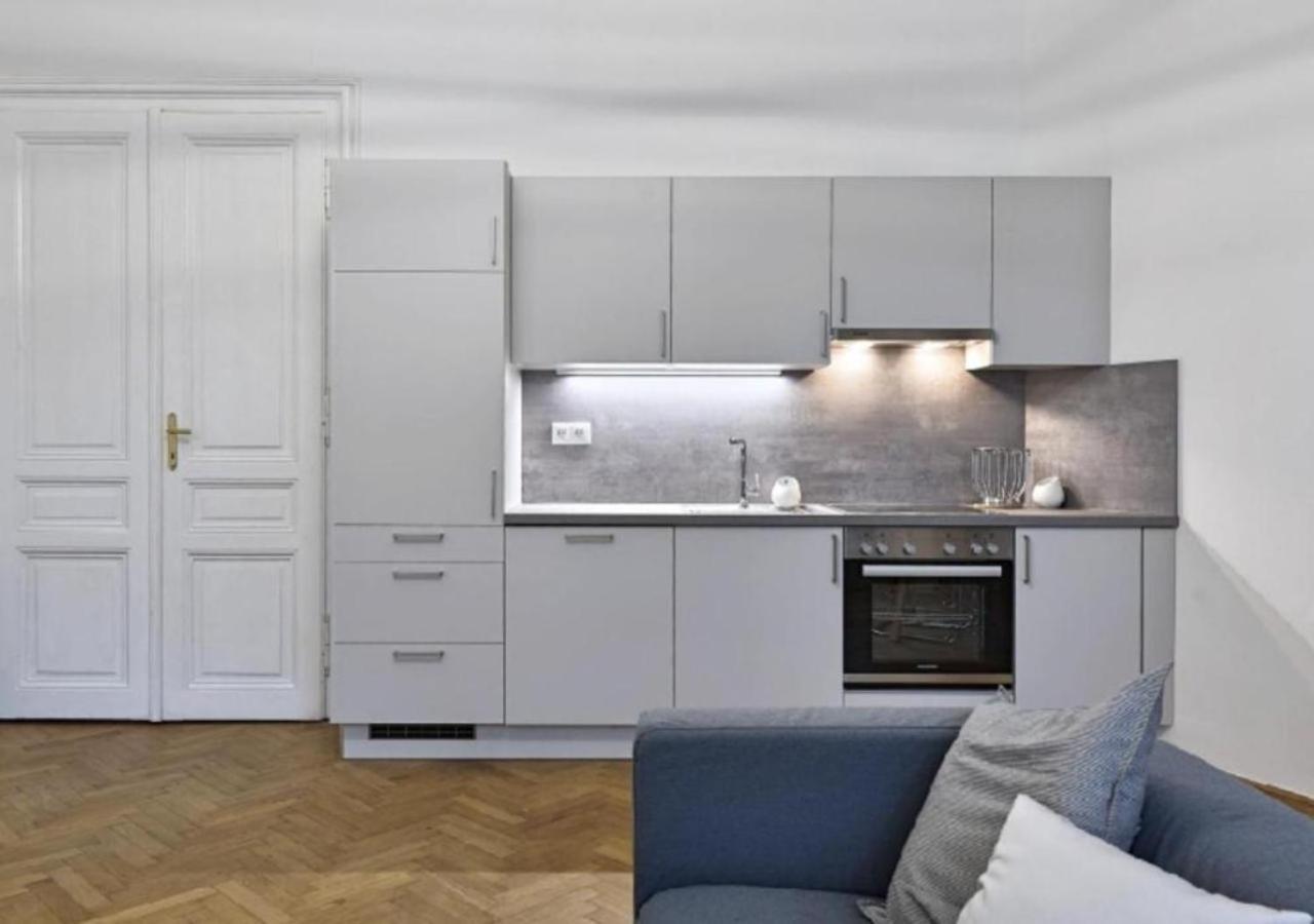 Apartamento Luxurious, 2 Min To Casino And Roemertherme Baden Exterior foto