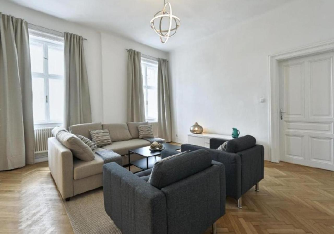 Apartamento Luxurious, 2 Min To Casino And Roemertherme Baden Exterior foto