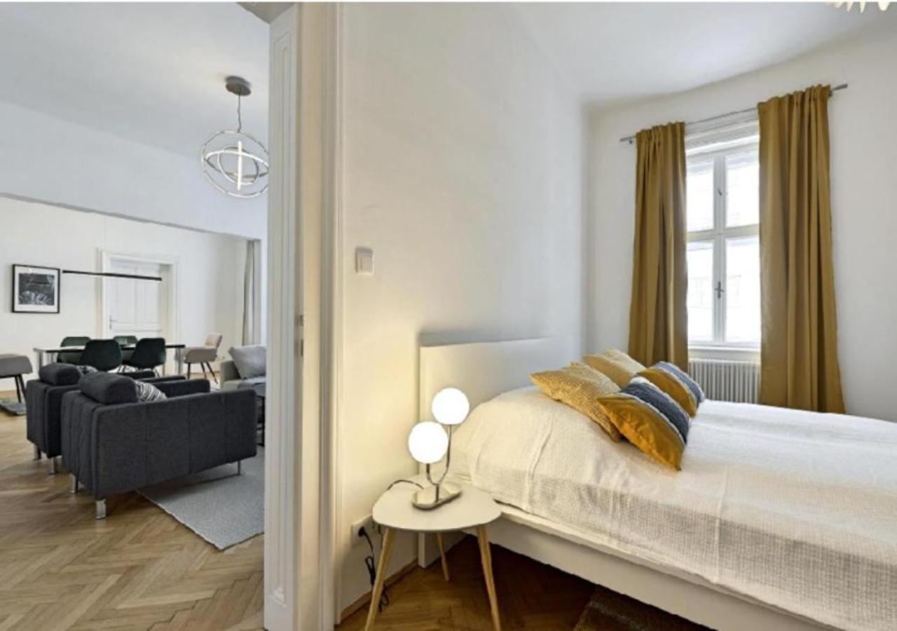 Apartamento Luxurious, 2 Min To Casino And Roemertherme Baden Exterior foto