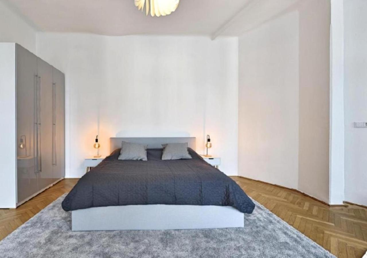 Apartamento Luxurious, 2 Min To Casino And Roemertherme Baden Exterior foto