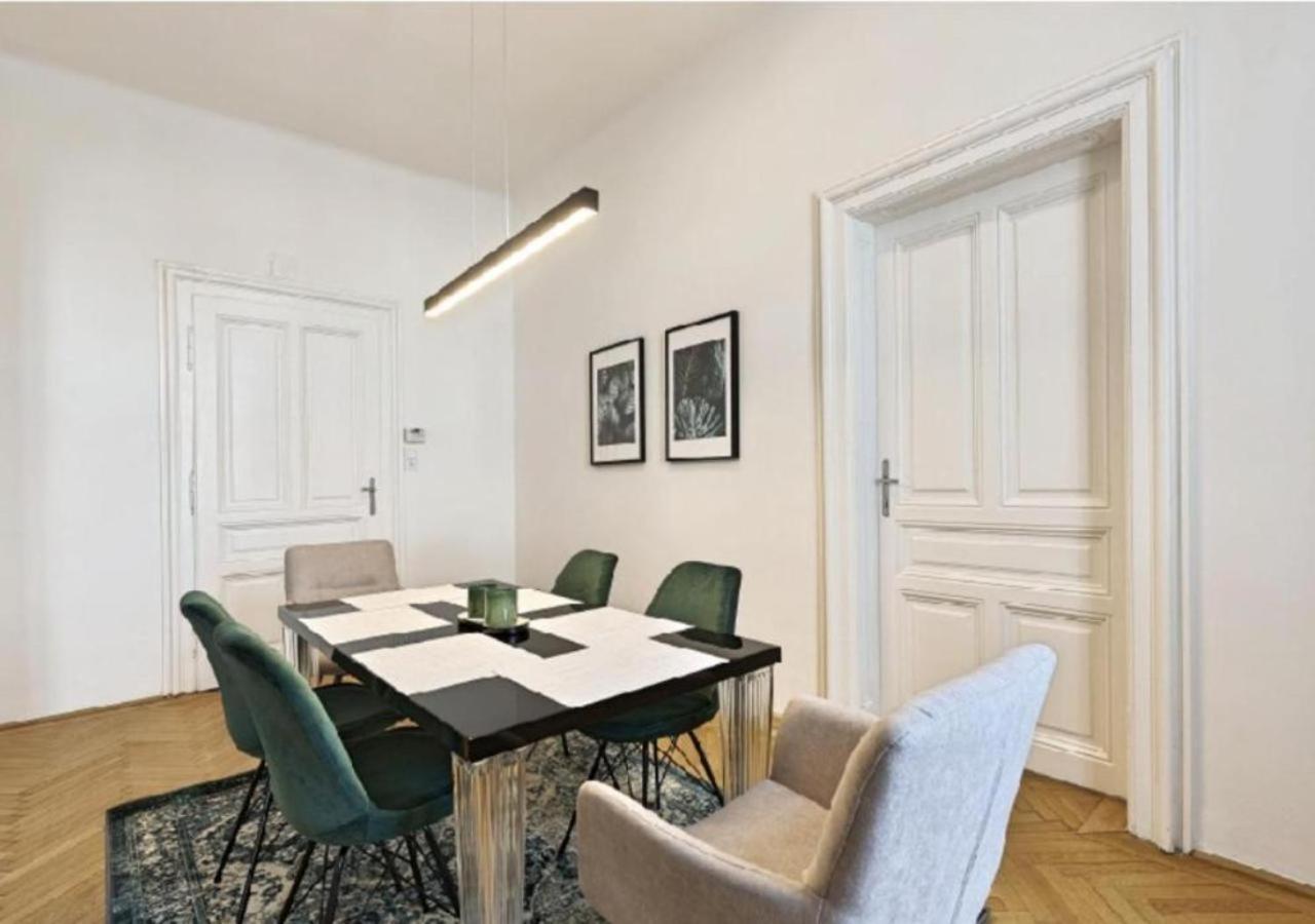 Apartamento Luxurious, 2 Min To Casino And Roemertherme Baden Exterior foto