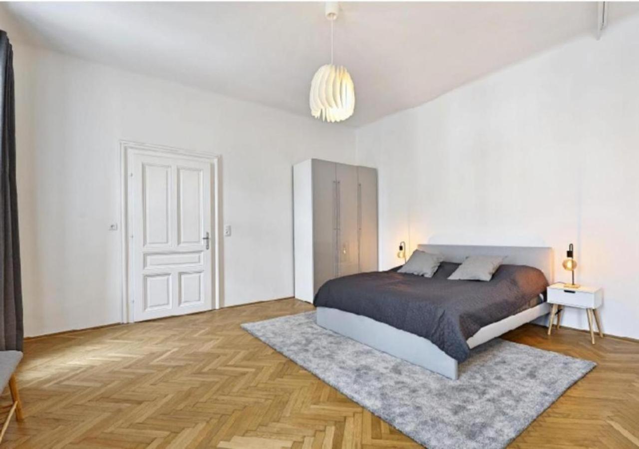 Apartamento Luxurious, 2 Min To Casino And Roemertherme Baden Exterior foto