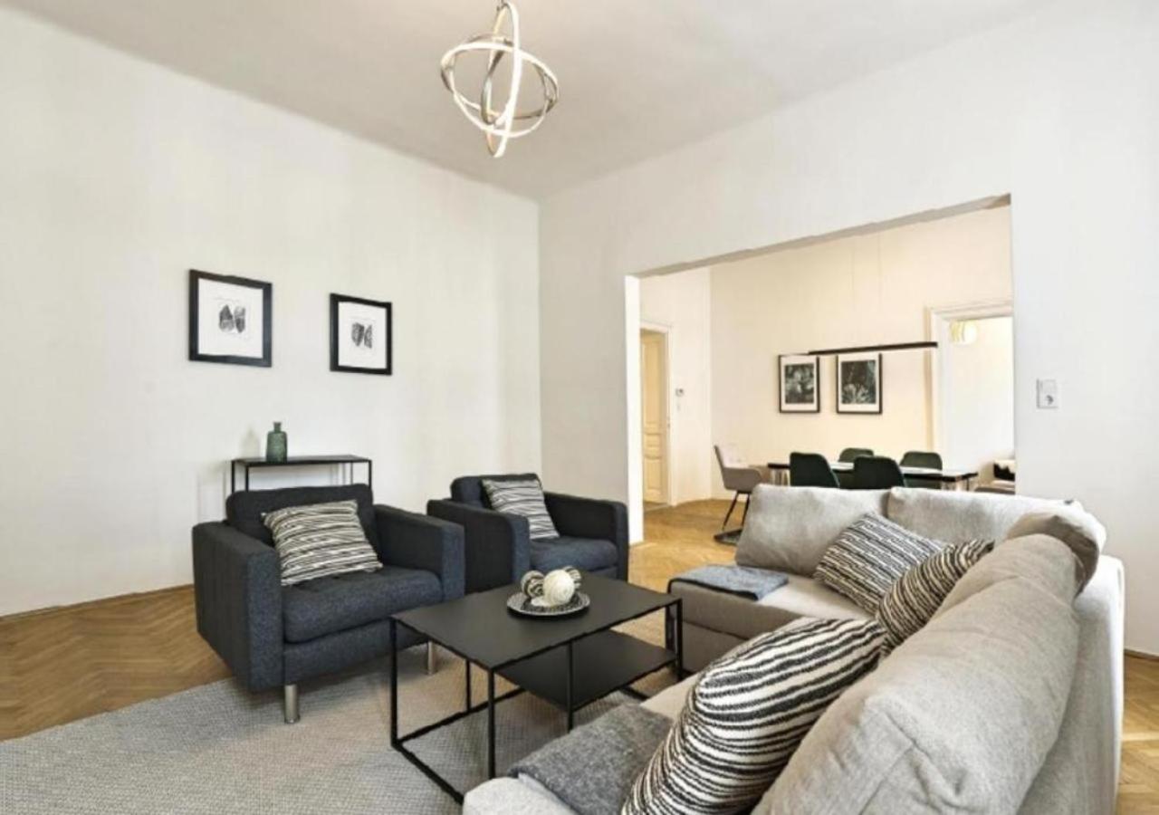 Apartamento Luxurious, 2 Min To Casino And Roemertherme Baden Exterior foto